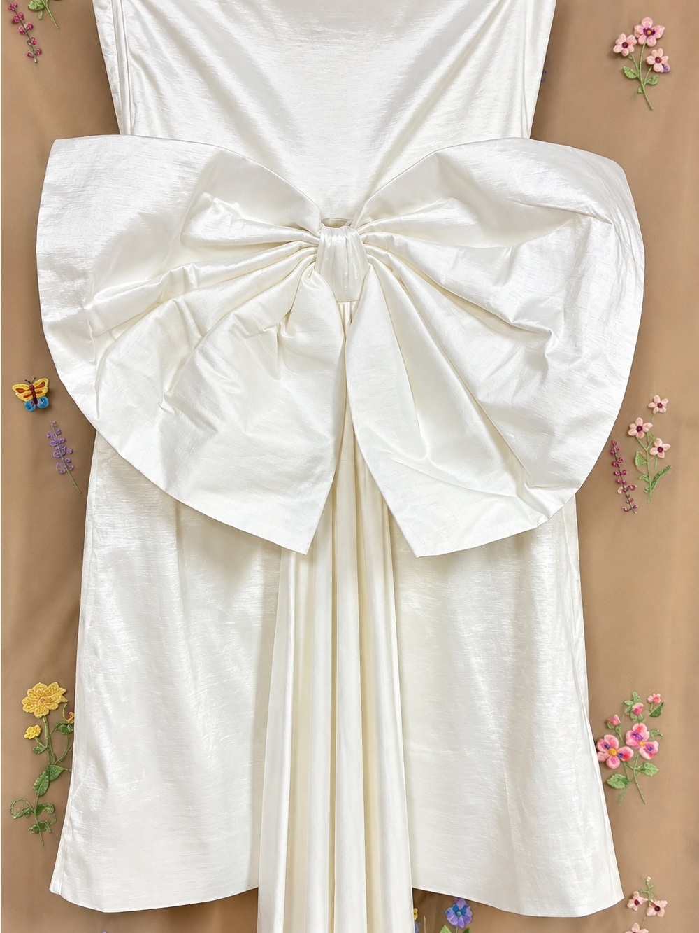 Betsey Johnson QD5766 Bowtiful Bride White Strapless Bow Train Dress M